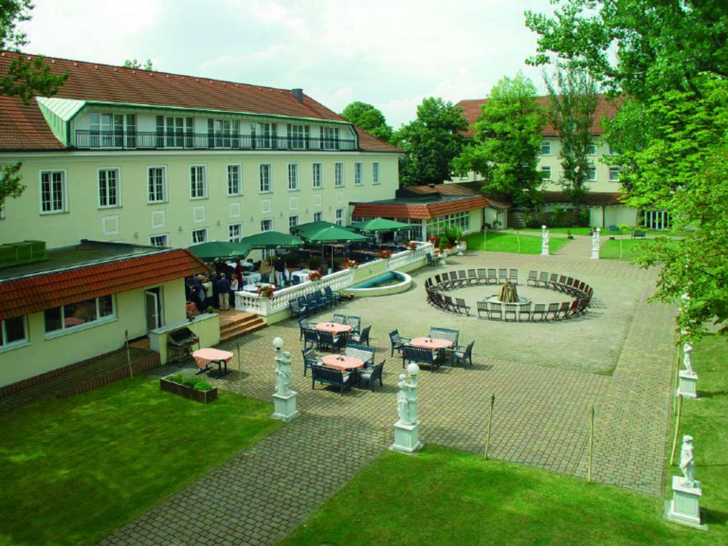 Hotel Der Lindenhof Gotha Exterior photo